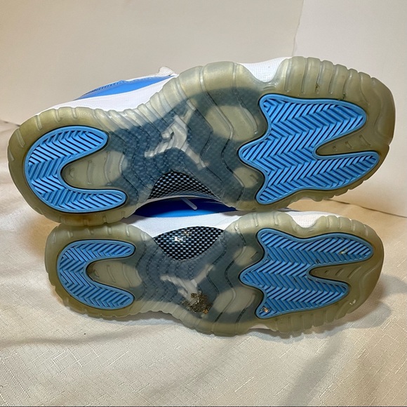 Jordan 11 low UNC! Grade school size 4Y. Really good shape! - Picture 6 of 9
